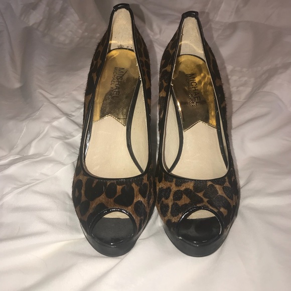 Michael Kors size 7 leopard print calf fur heels - Picture 2 of 3